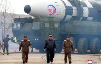 Los lanzamientos de cohetes norcoreanos amenazan a aviones y barcos civiles