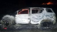 Hallan incendiada sobre Ruta 9 la Renault Duster que tres delincuentes robaron a un turista