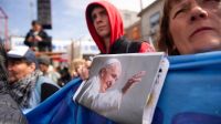La Iglesia rechazó los "insultos irreproducibles" y "falsedades" sobre el Papa