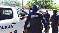 En su propia casa, vecinos armados con machetes y palos juraron matarla