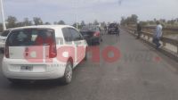 Choque entre dos autos en la autopista Juan Domingo Perón: dos personas sufrieron lesiones