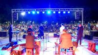 Gran presencia de público en el homenaje a Leo Dan realizado por músicos santiagueños y la Municipalidad