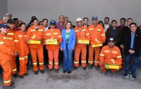 La intendente Fuentes entregó ropa de trabajo al personal de centros operativos en el Día del Recolector de Residuos