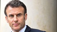 Macron defendió la Constitución de Francia y pidió introducir el aborto y otros cambios