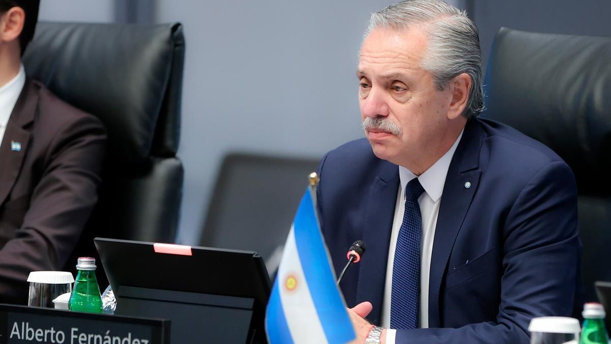 Fernández criticó las elecciones intermedias y la reelección