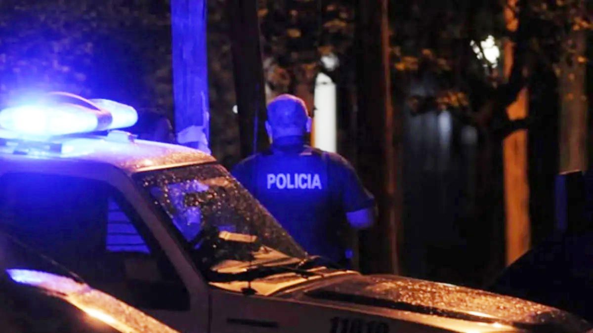 Dos policías patrullaban el parque cuando fueron encañonados y asaltados