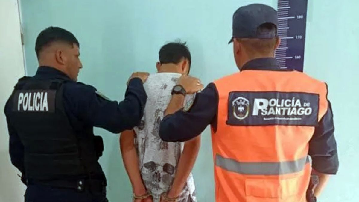Le halló mensajes que le enviaba a la ex y a otras mujeres, le reclamó y fue golpeada