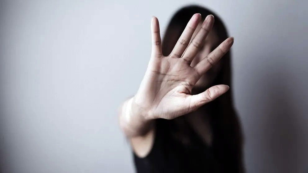 Una comerciante fue golpeada por su ex, quien le puso una pinza en la boca