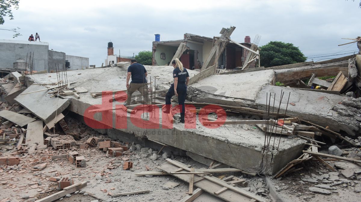 Derrumbe de un edificio en construcción dejó dos lesionados y un hombre atrapado
