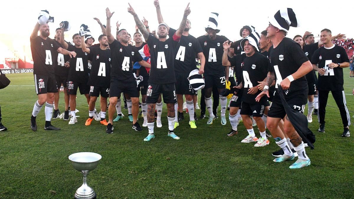 El meteórico crecimiento de Deportivo Riestra: los cinco ascensos que llevaron al club de Villa Soldati a la Primera División