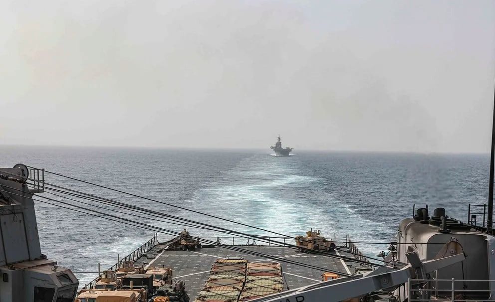 El ejército de EEUU hundió tres naves hutíes que atacaron un portacontenedores en el Mar Rojo